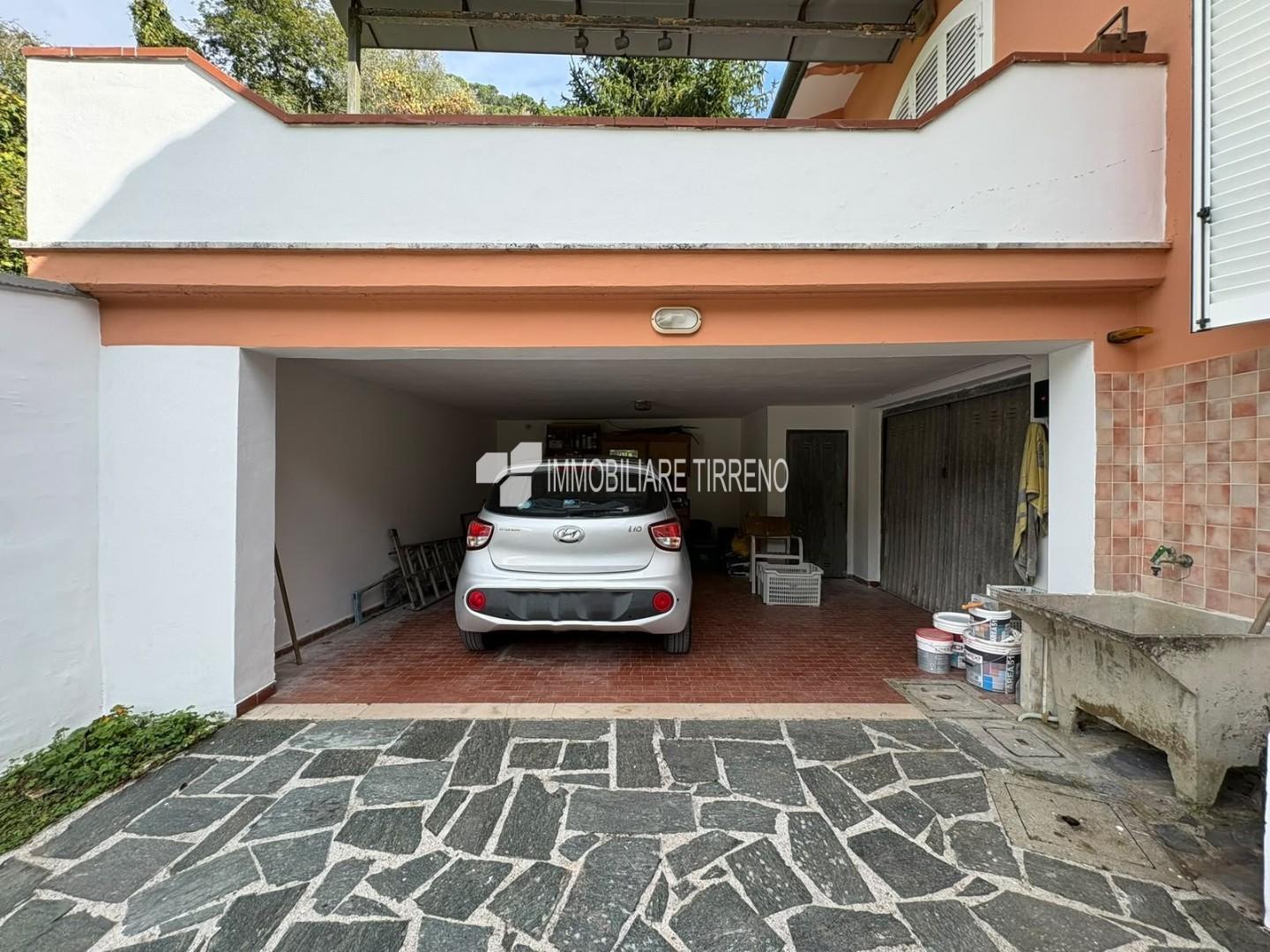 Villa con giardino a Massa