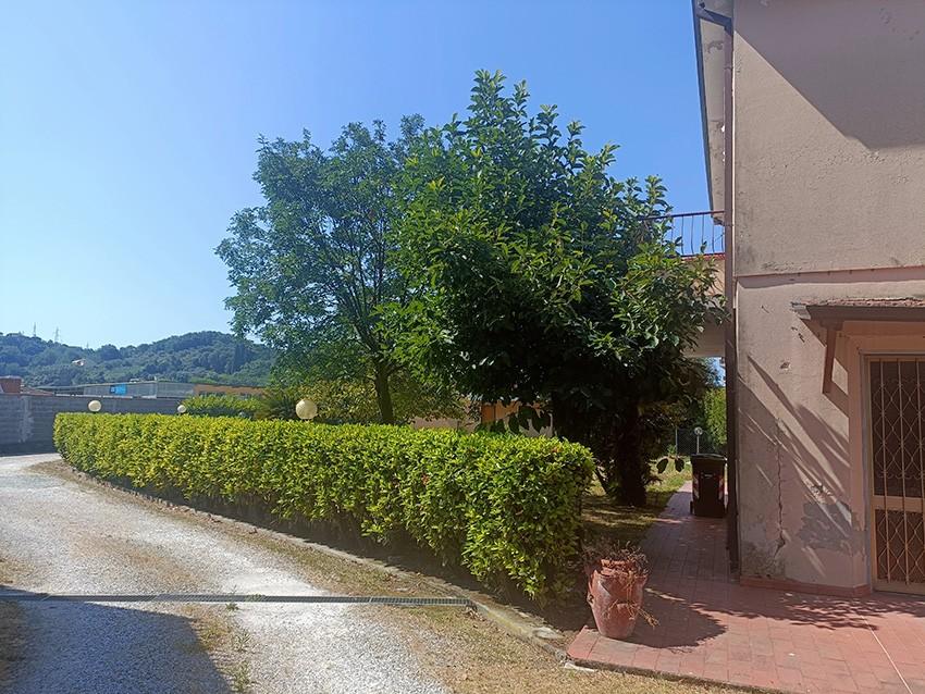 Casa indipendente con giardino, Carrara zona stadio