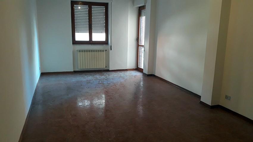 Appartamento con terrazzi, Carrara fossola