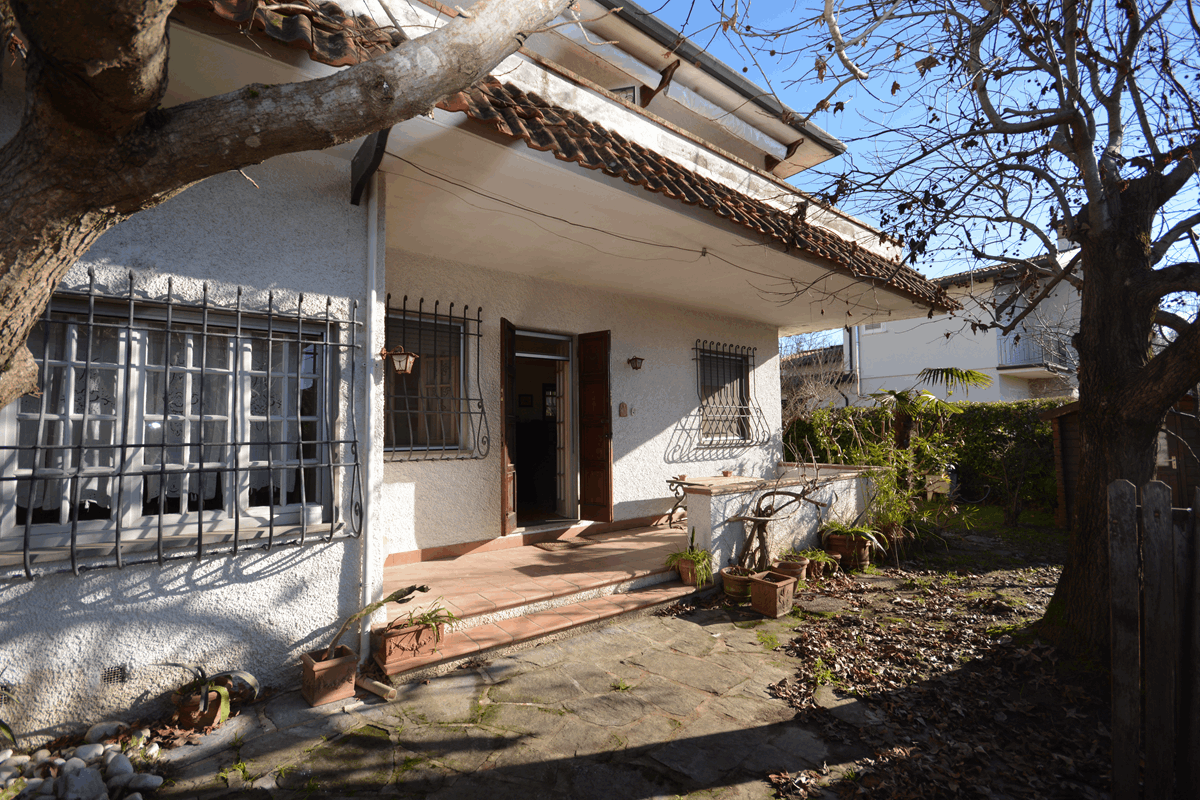 Villa Bifamiliare con giardino, Montignoso cinquale