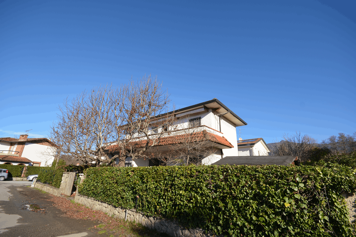 Villa Bifamiliare con giardino, Montignoso cinquale