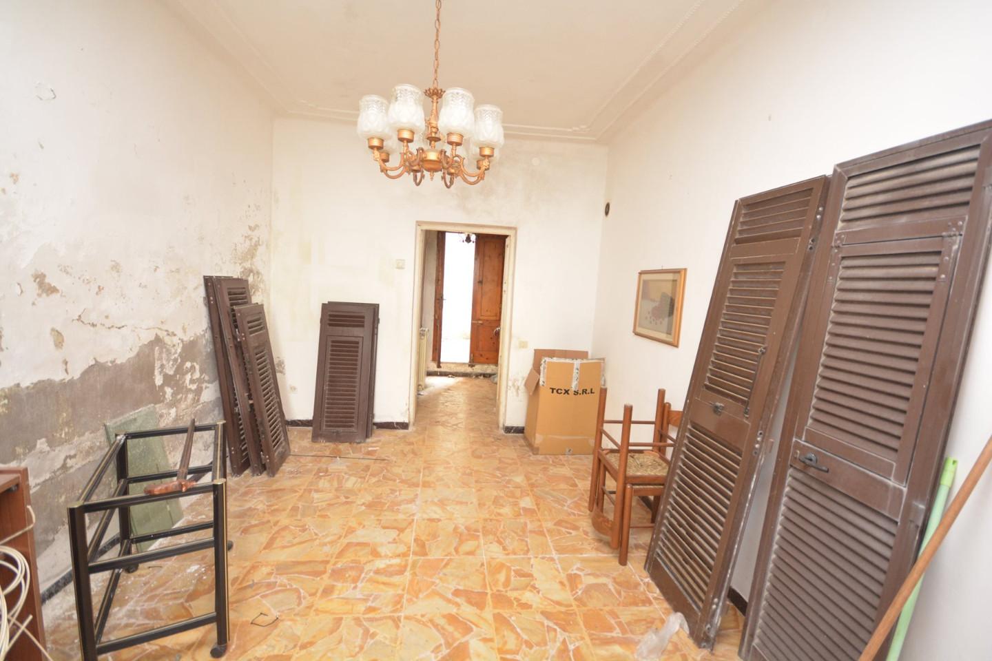 Casa indipendente da ristrutturare a Montignoso