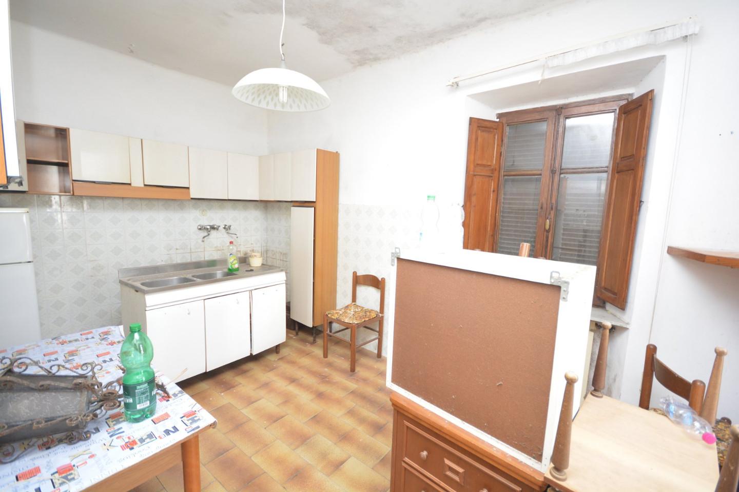 Casa indipendente da ristrutturare a Montignoso