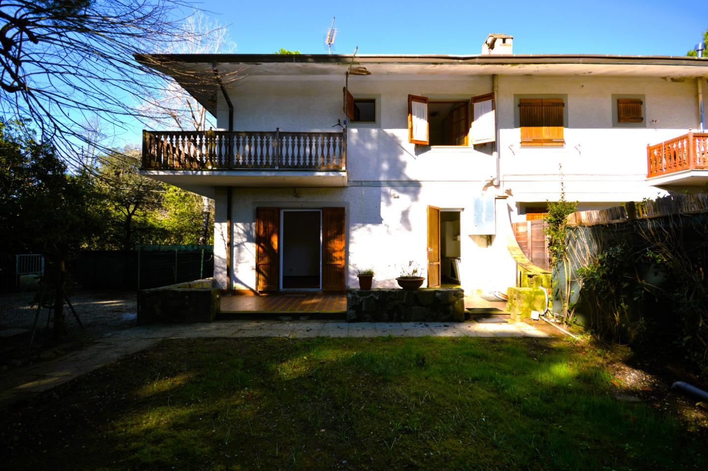 Villa Quadrifamiliari con giardino, Massa poveromo