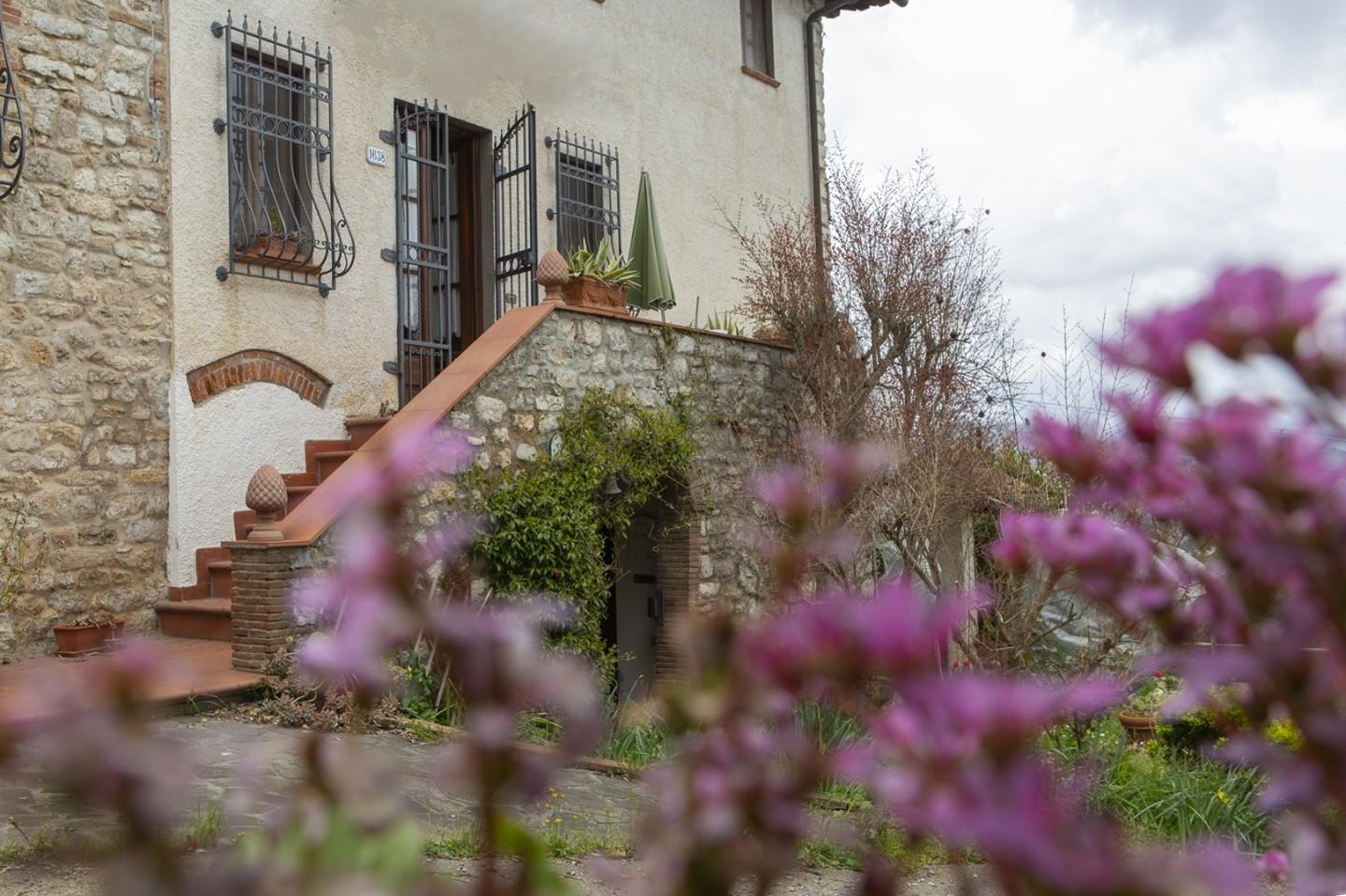 Rustico con giardino, Lucca farneta