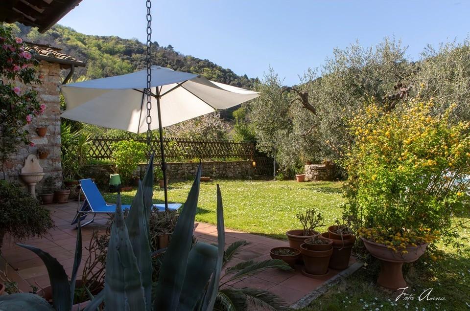 Rustico con giardino, Lucca farneta