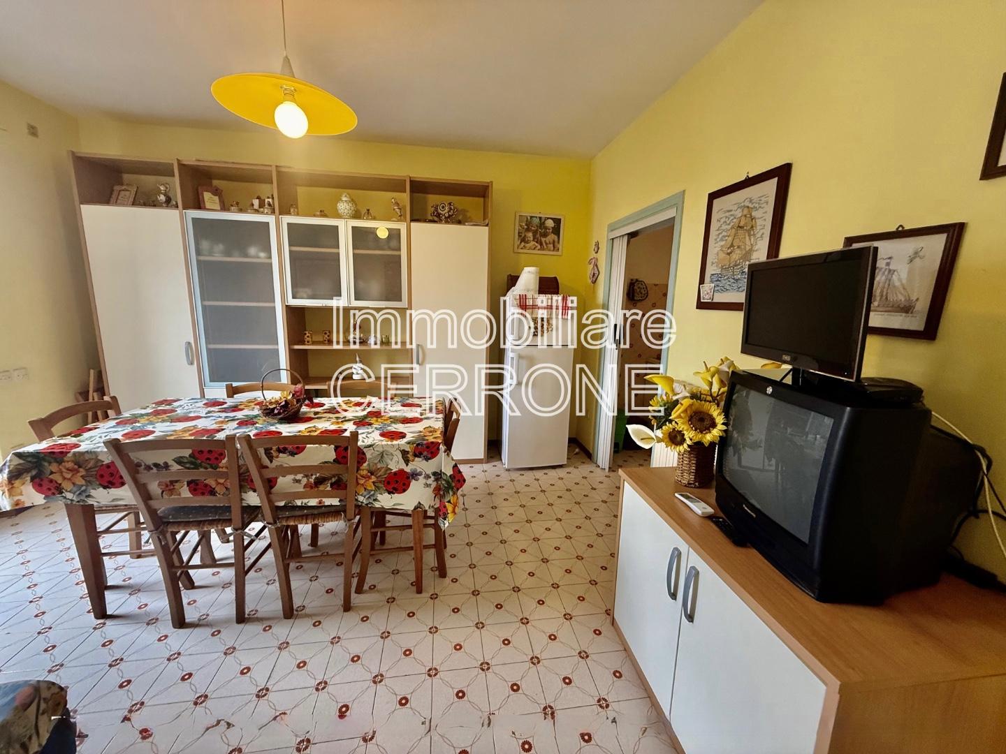 Trilocale con giardino, Cecina marina