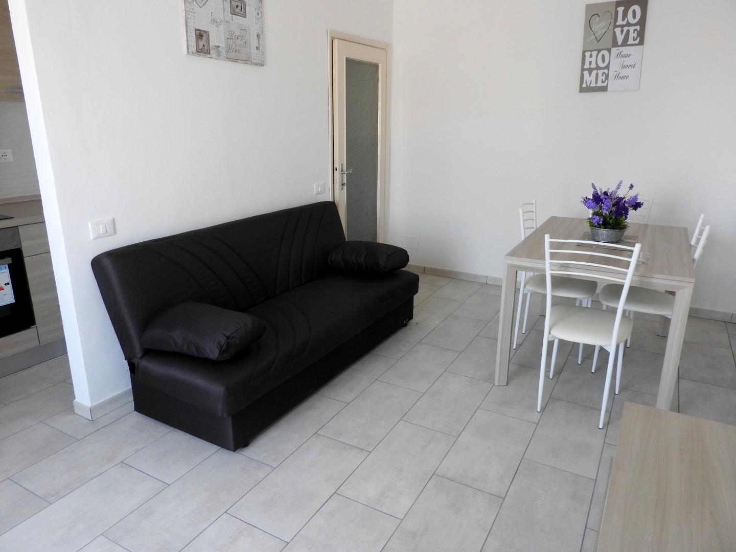 Bilocale arredato in affitto, Cecina marina