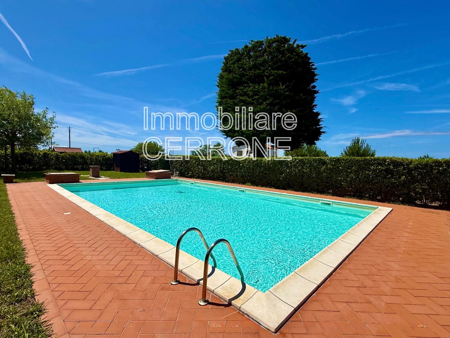 Monolocale con giardino, Cecina marina