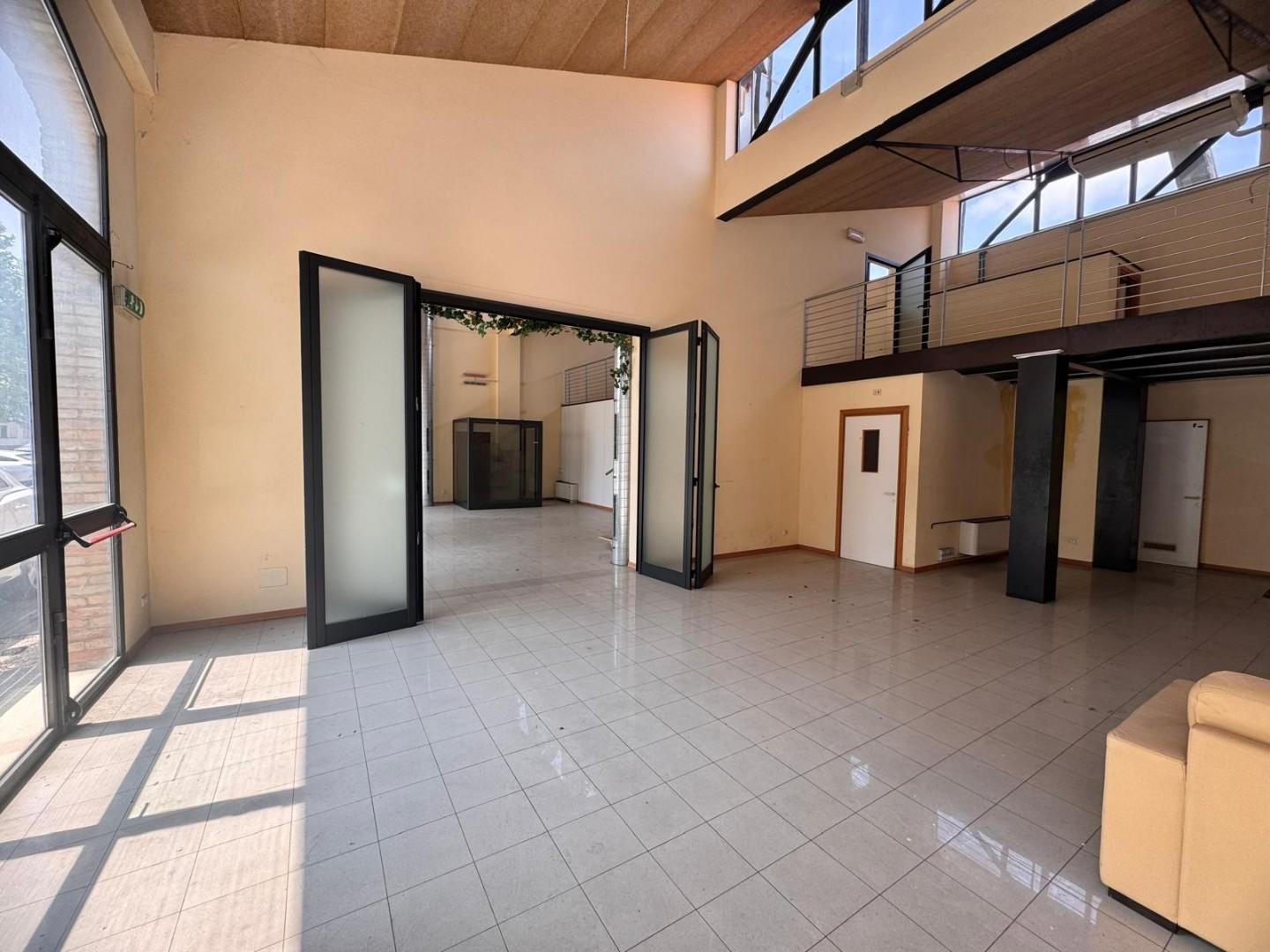 Locale commerciale in vendita, Siena toselli