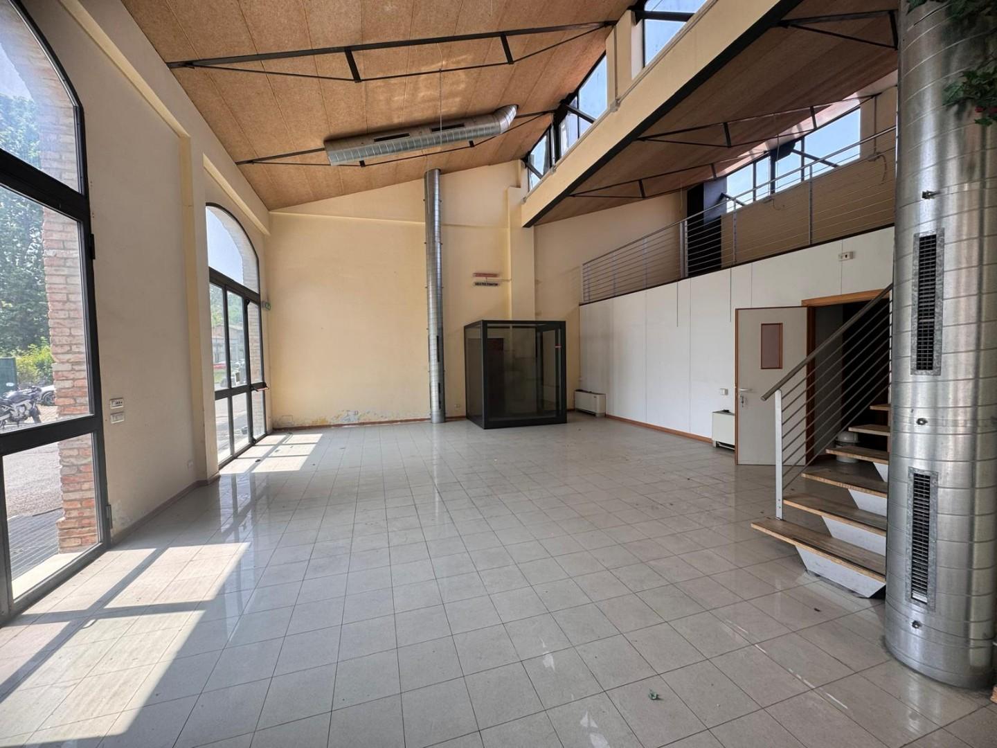 Locale commerciale in affitto, Siena toselli