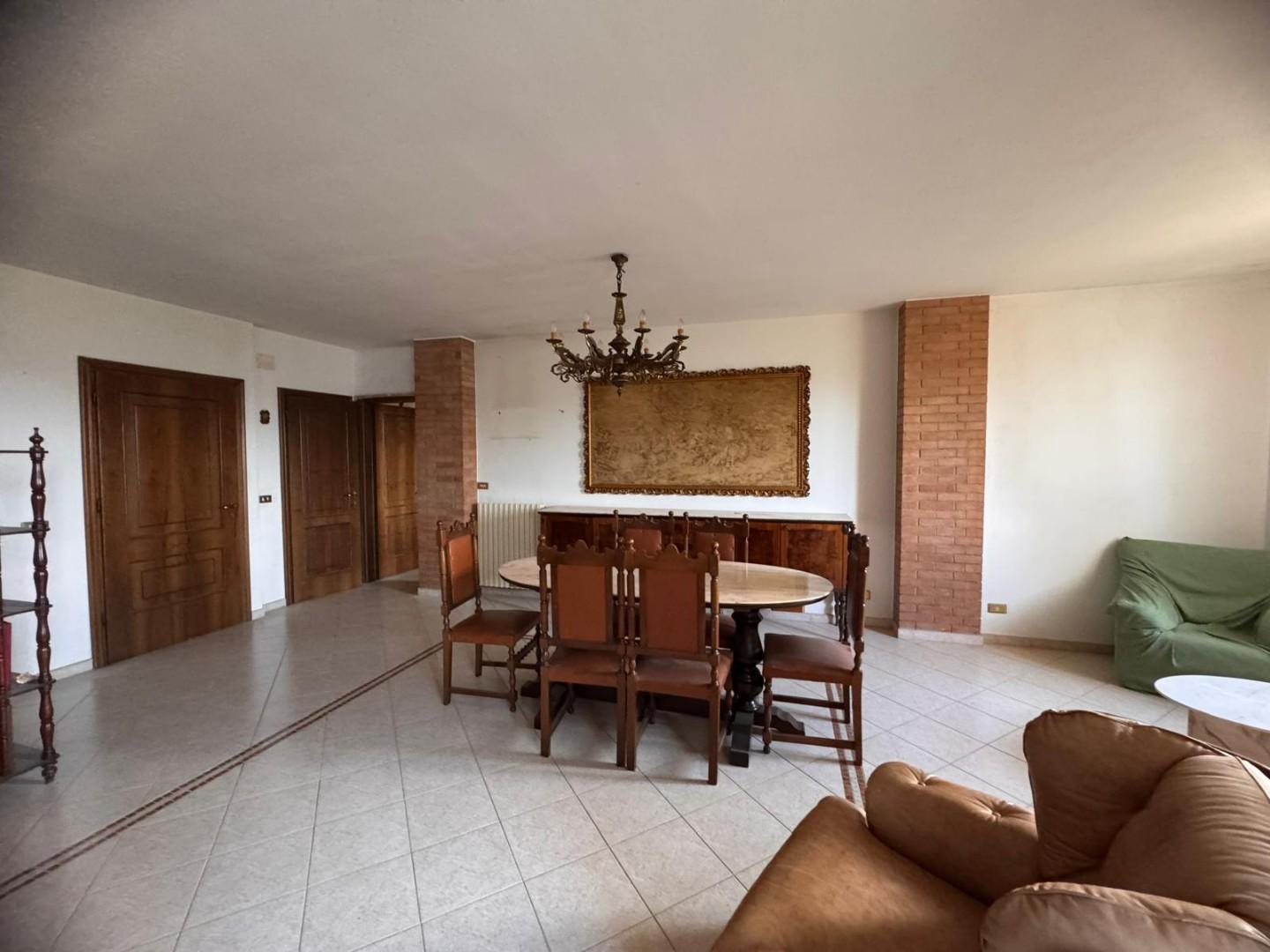 Villa Bifamiliare con giardino, Siena certosa