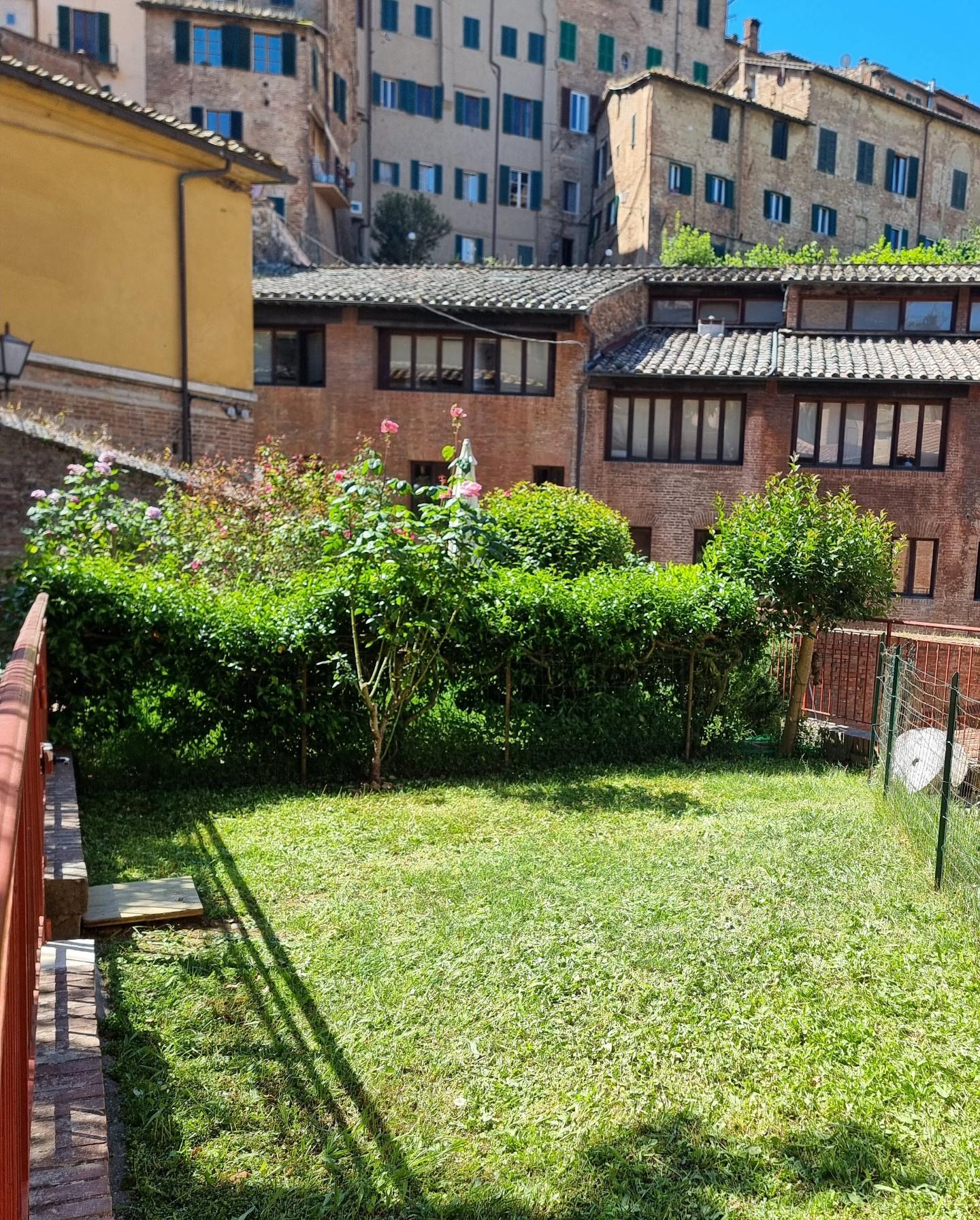 Trilocale arredato in affitto, Siena oca