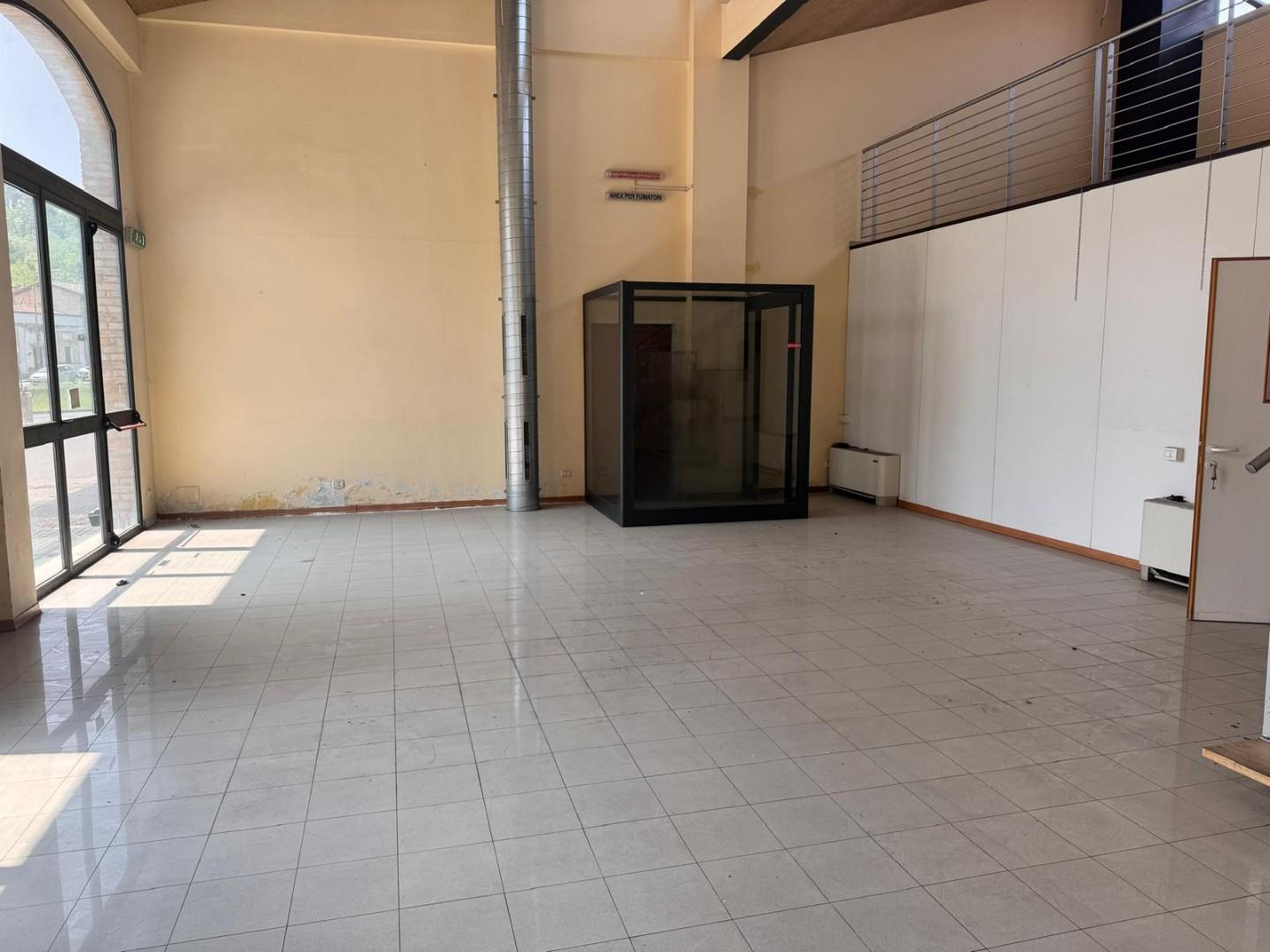Locale commerciale in affitto, Siena toselli