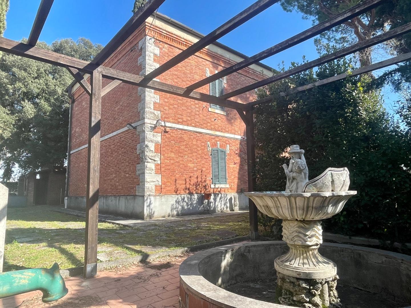 Villa con giardino a Asciano