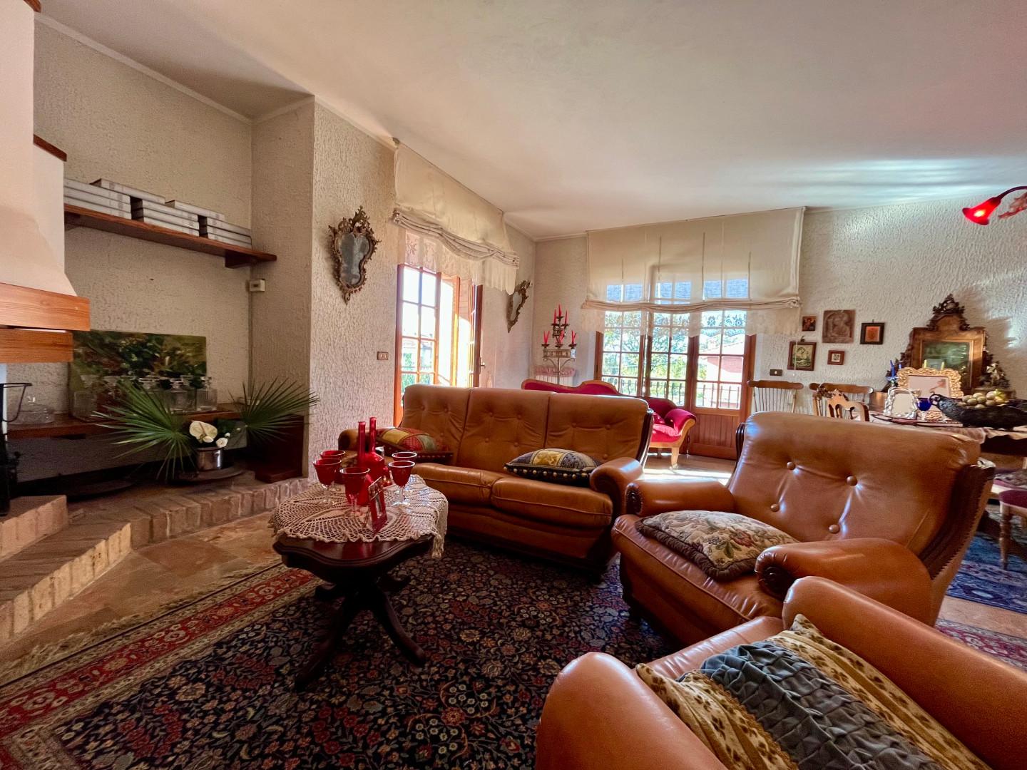 Villa con giardino a Asciano