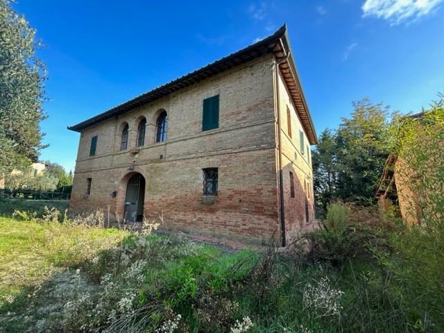 Rustico con giardino a Siena