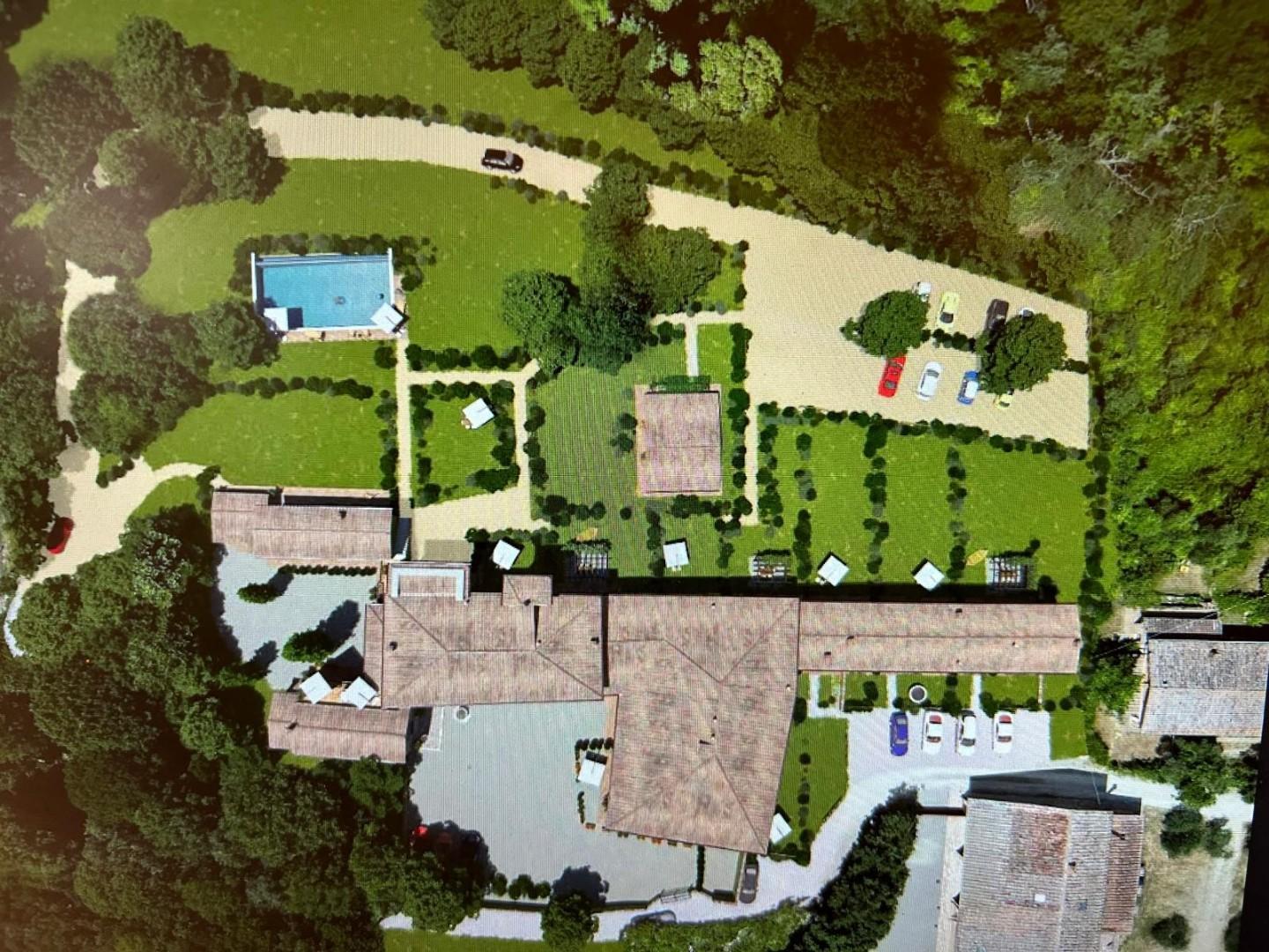 Quadrilocale con giardino a Siena