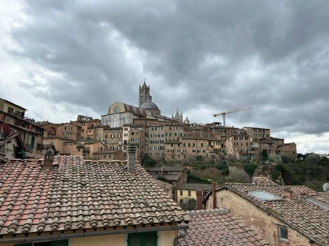 Quadrilocale con terrazzo a Siena