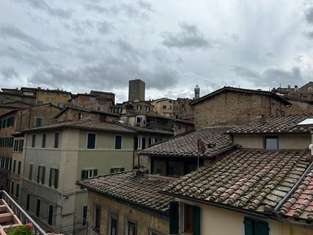 Quadrilocale con terrazzo a Siena