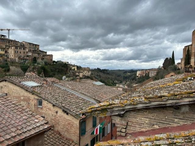 Quadrilocale con terrazzo a Siena