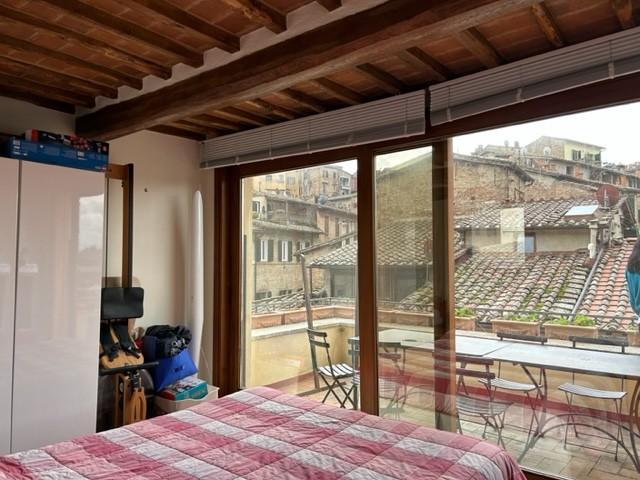 Quadrilocale con terrazzo a Siena