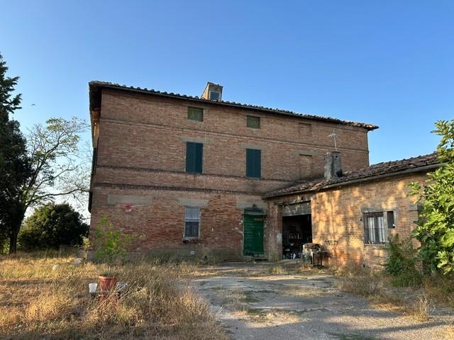 Stabile/Palazzo da ristrutturare a Siena