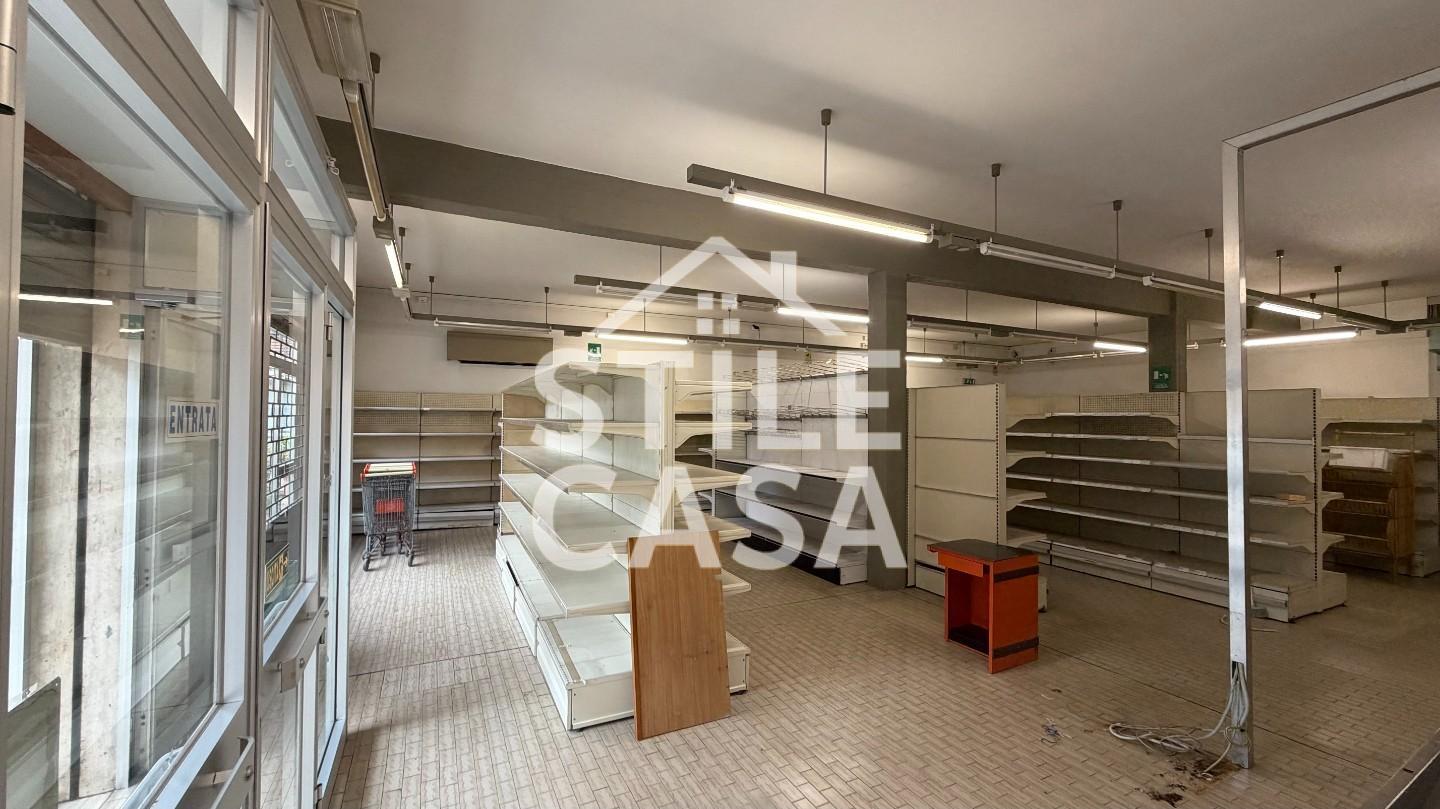 Locale commerciale in vendita a Altopascio