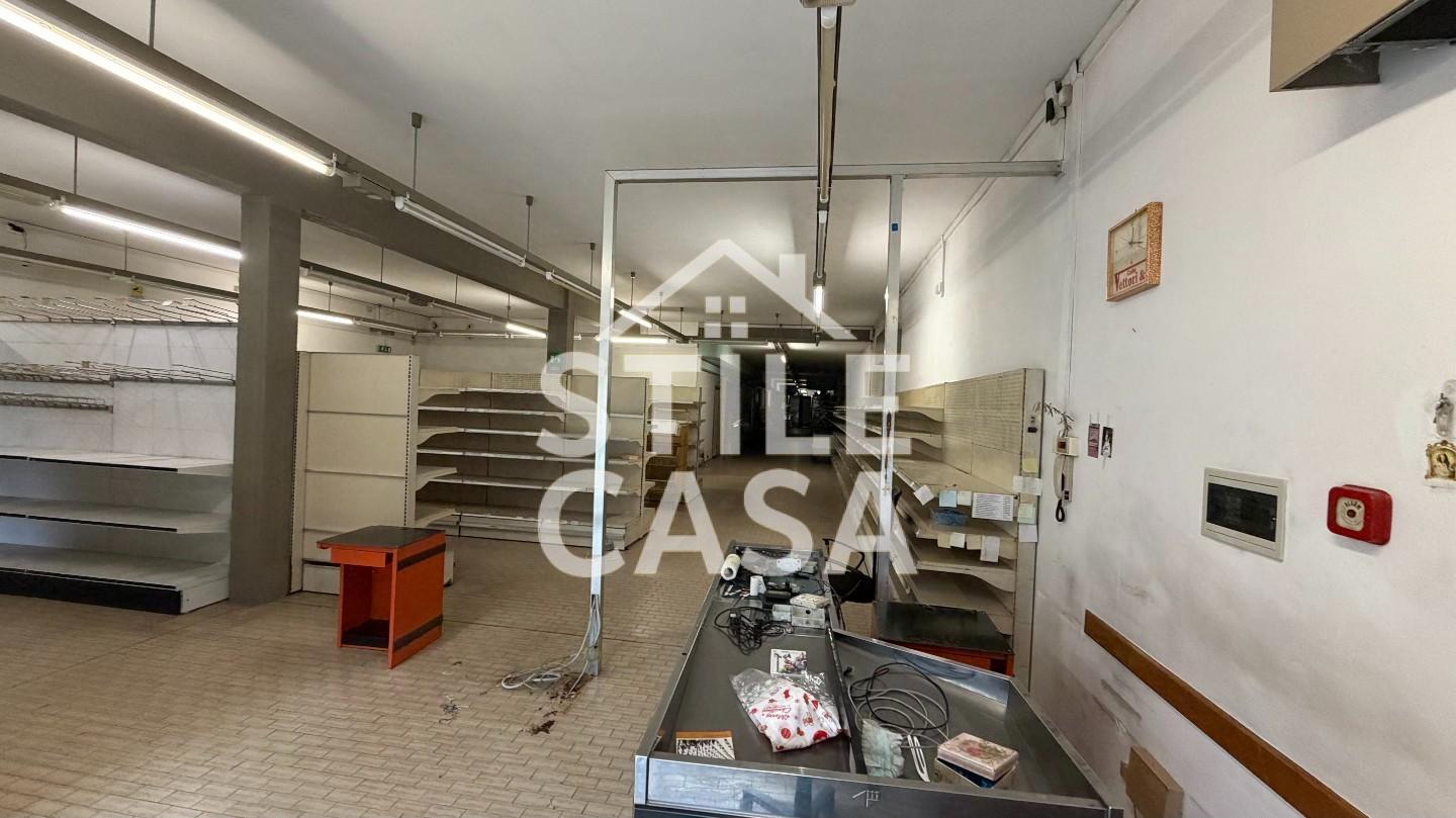 Locale commerciale in vendita a Altopascio