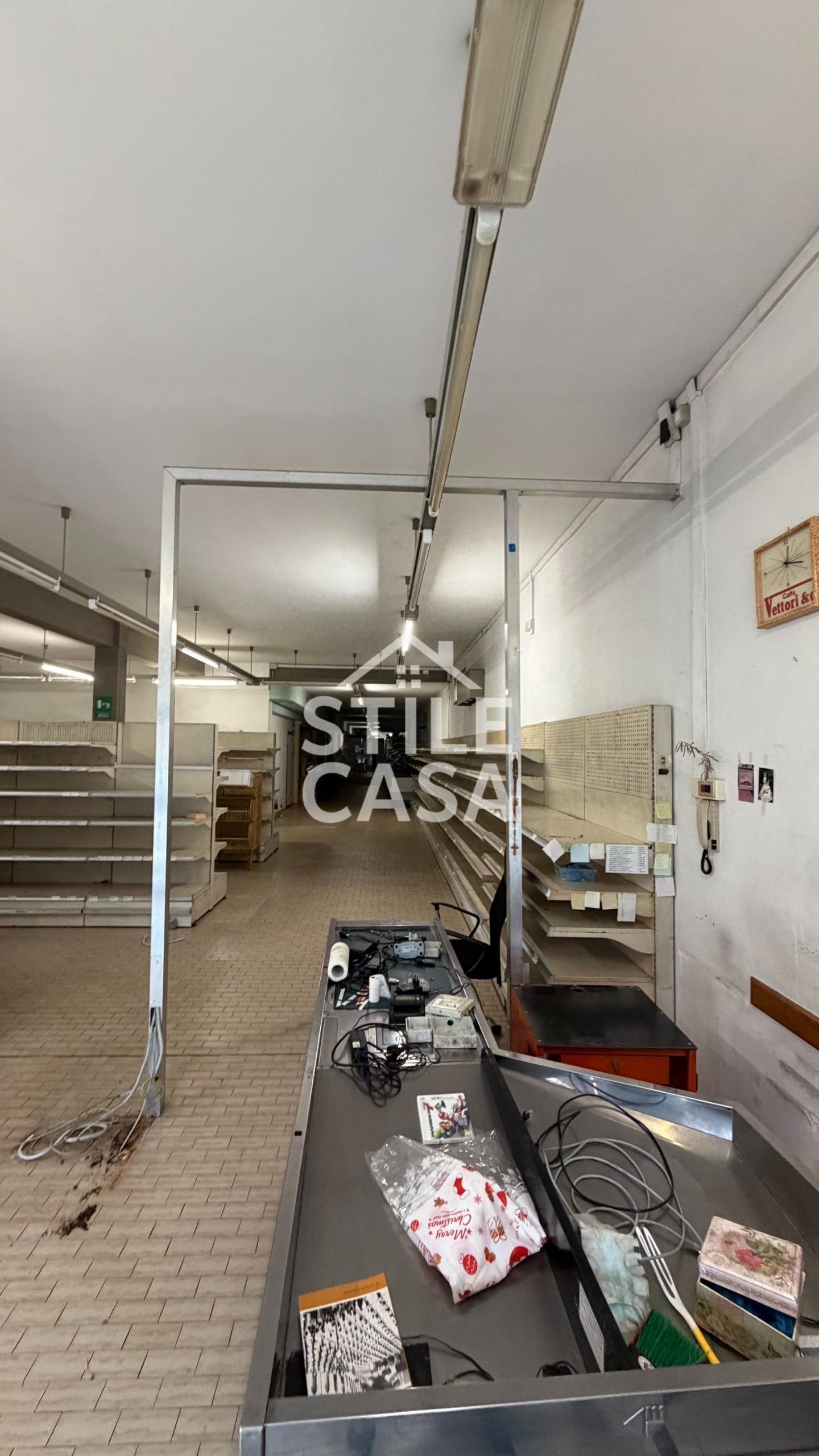 Locale commerciale in vendita a Altopascio