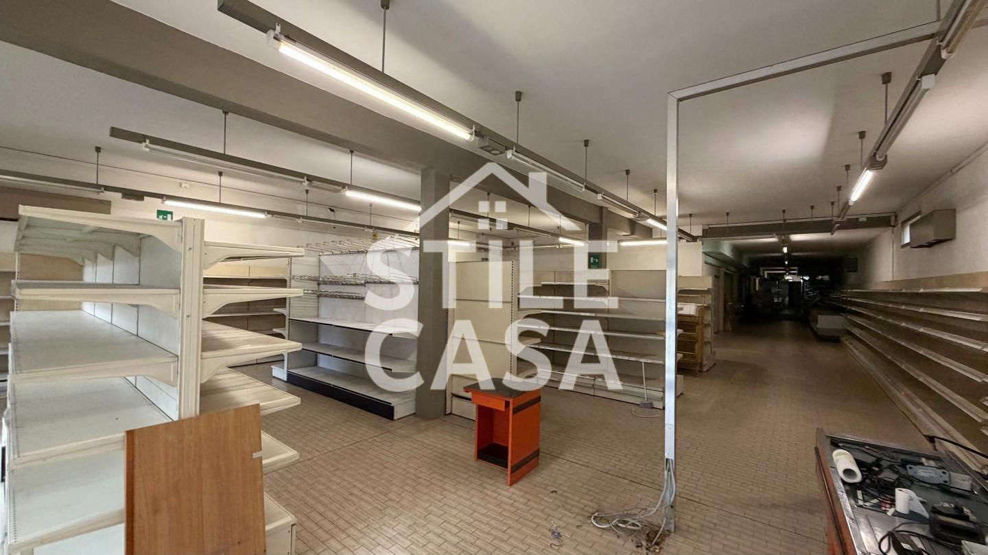 Locale commerciale in vendita a Altopascio
