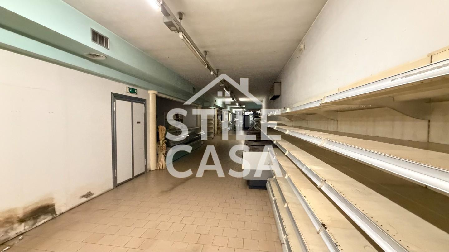 Locale commerciale in vendita a Altopascio