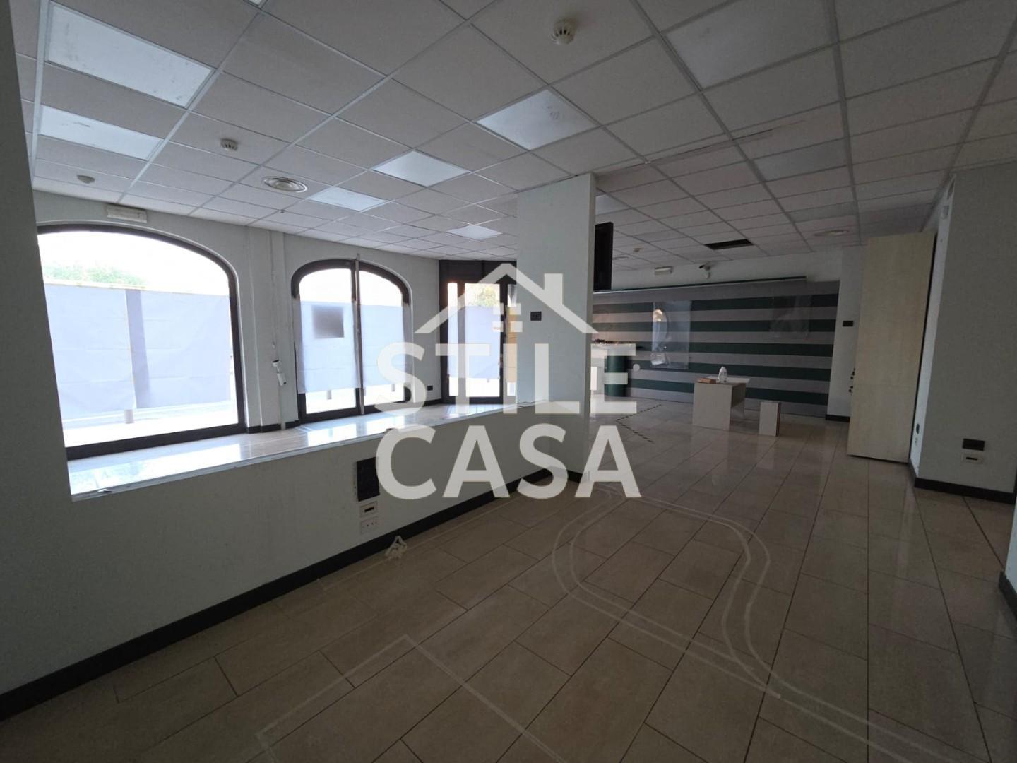 Locale commerciale in affitto a Porcari