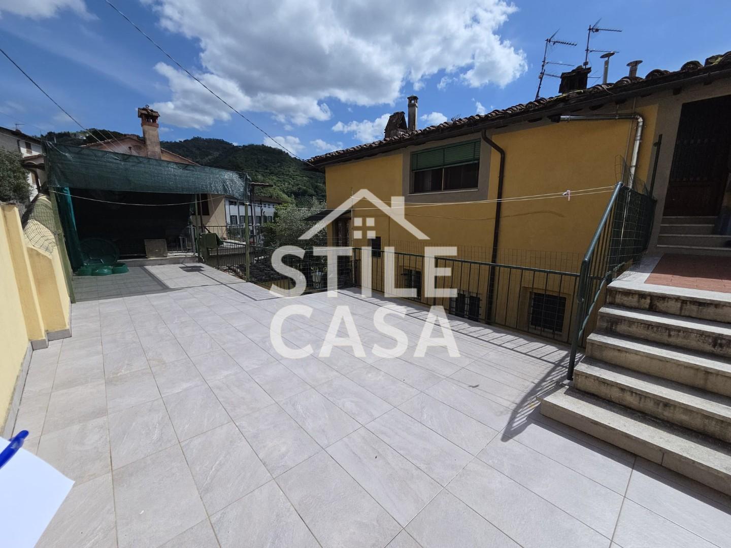 Attico con terrazzo, Lucca sesto di moriano