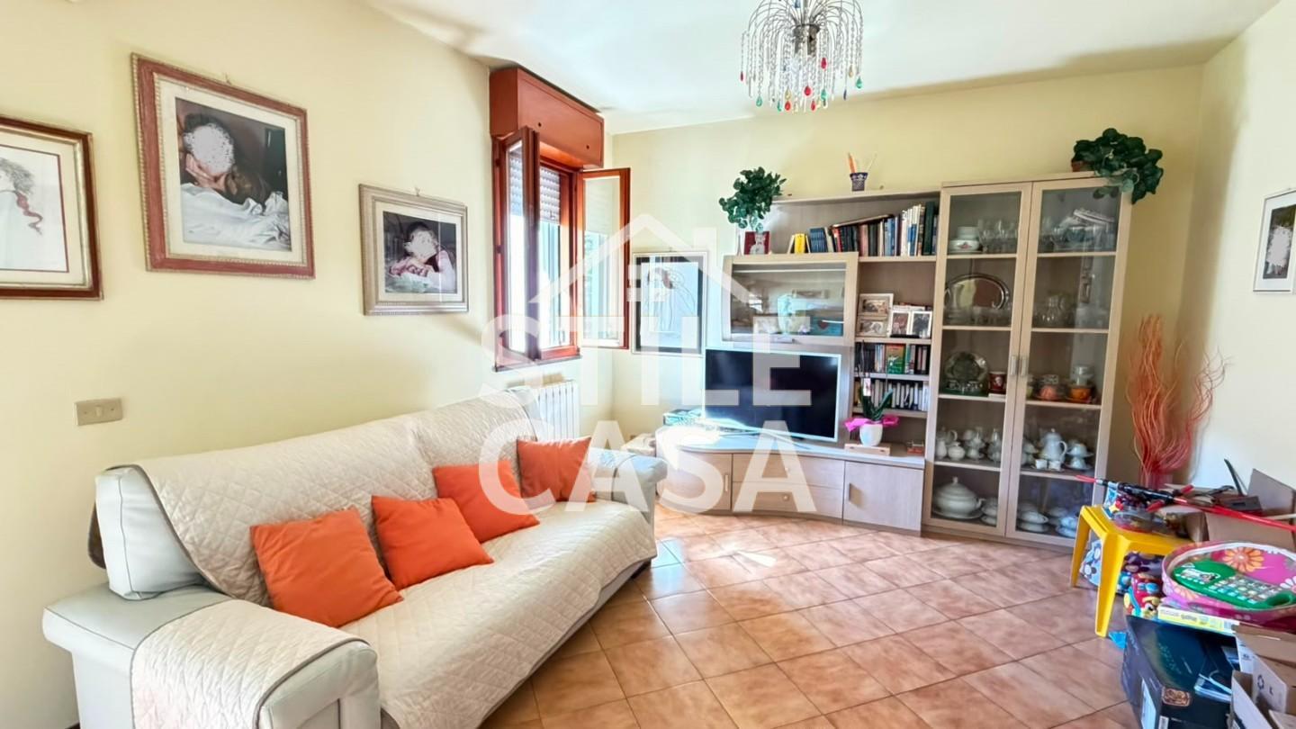 Villa con terrazzo, Capannori centro