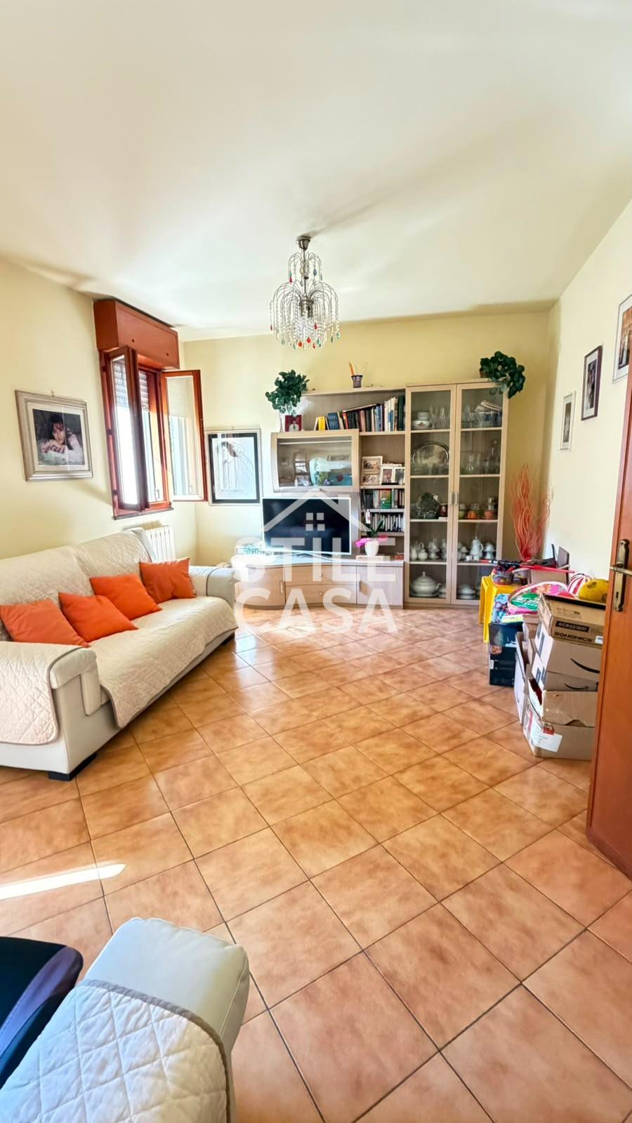 Villa con terrazzo, Capannori centro