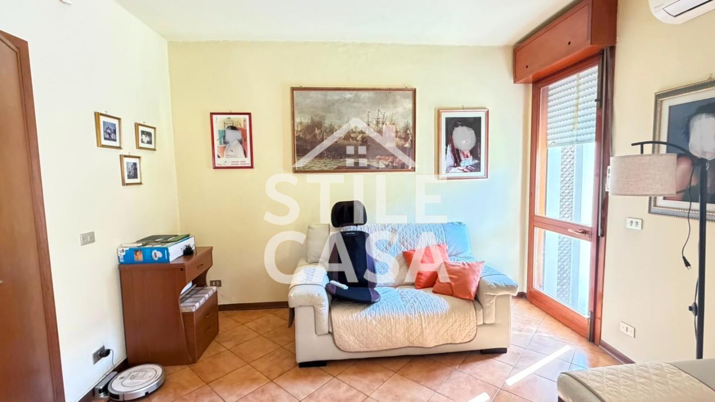 Villa con terrazzo, Capannori centro
