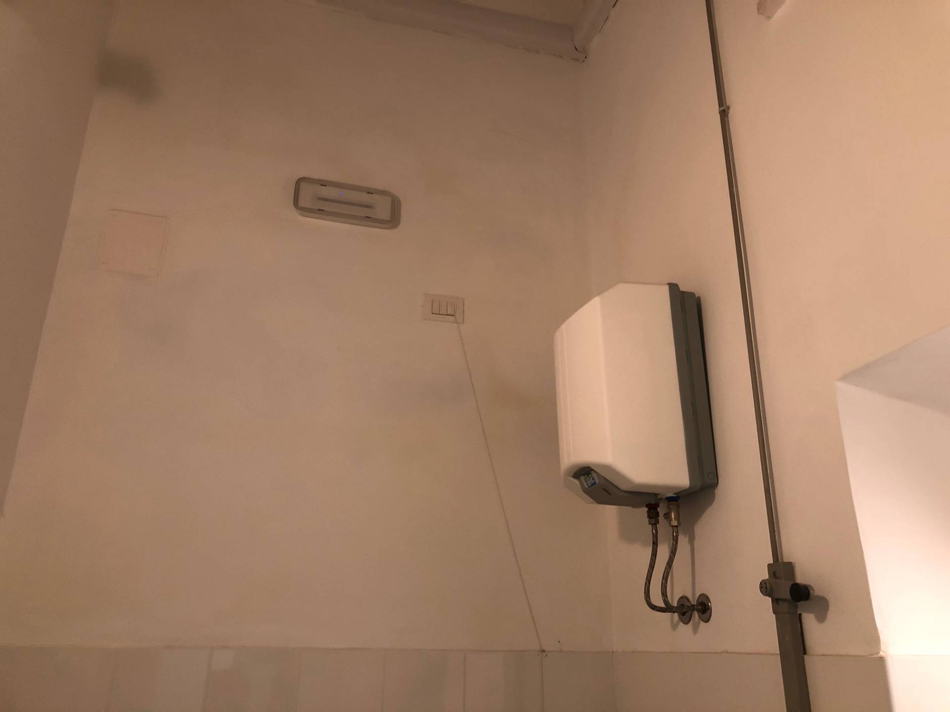 Locale commerciale in vendita a Giulianova, centro