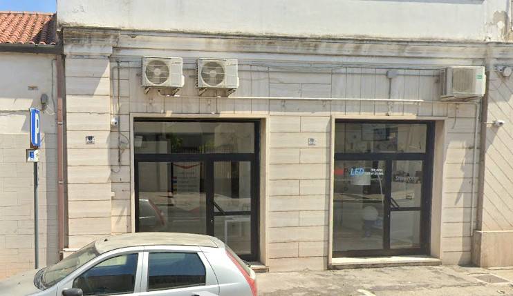 Locale commerciale in vendita a Giulianova, centro