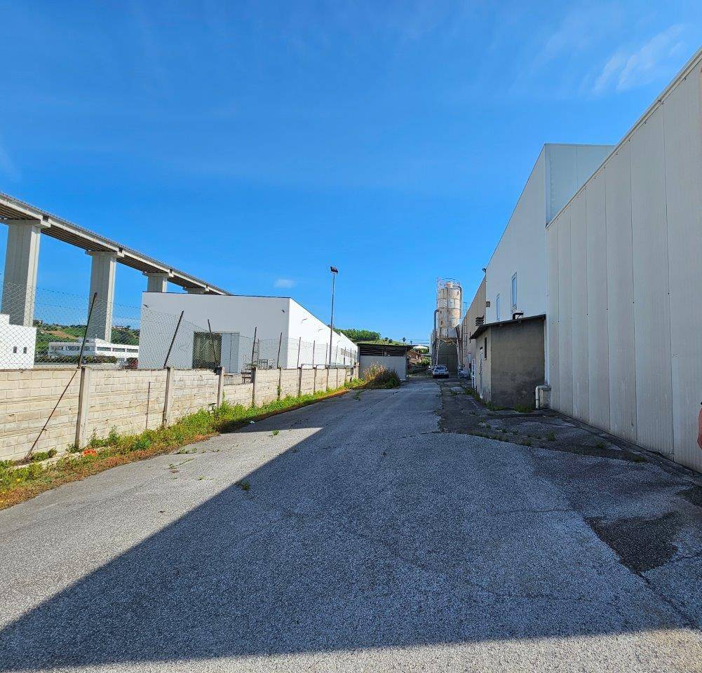 Capannone in vendita a Tortoreto, Salino