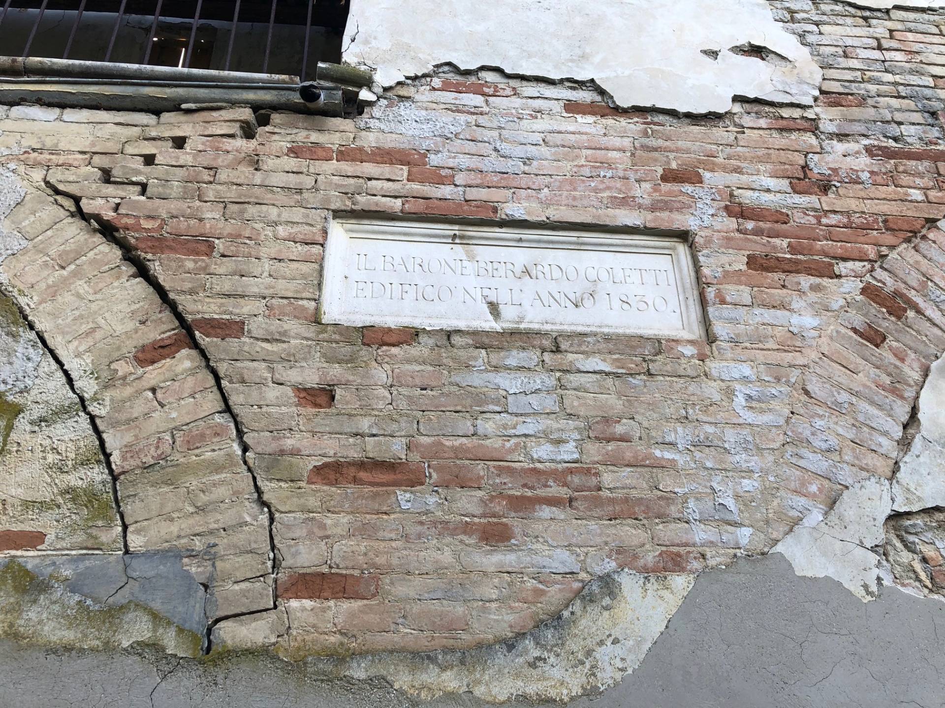 Palazzo in vendita a Notaresco, Grasciano