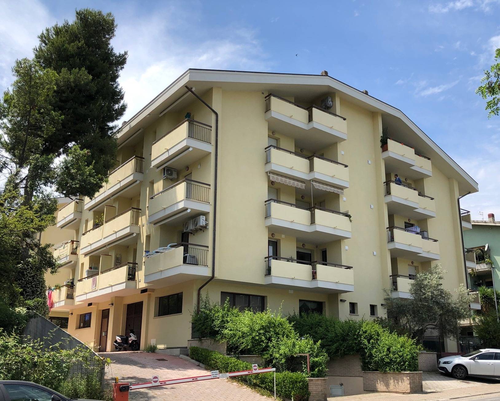 Locale commerciale in vendita a Silvi, Silvi Marina