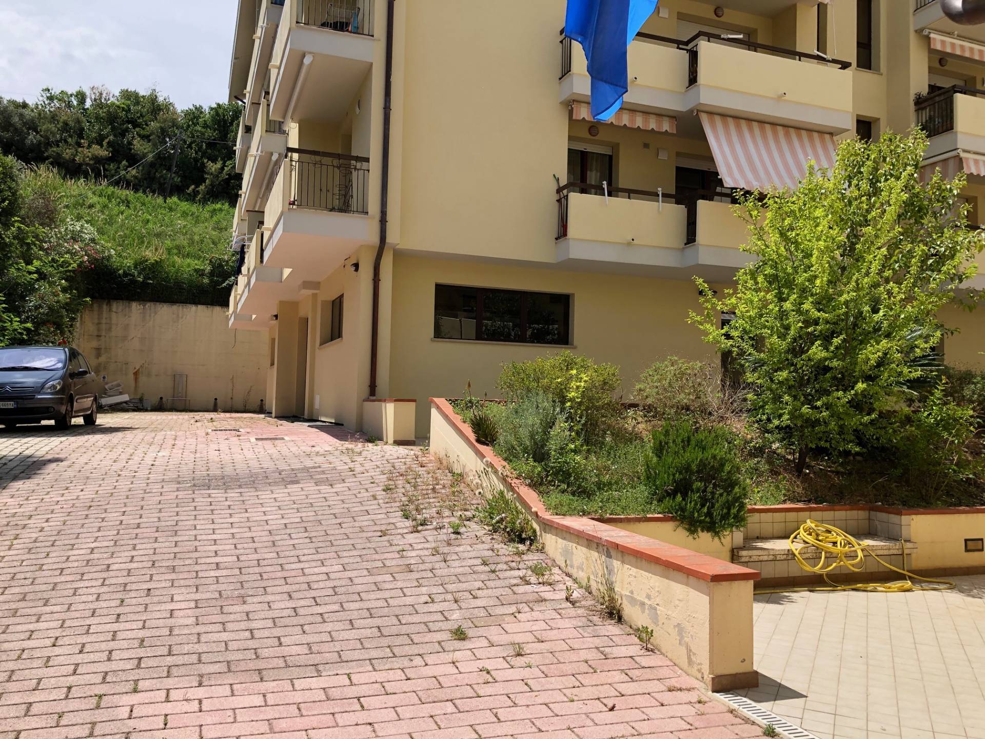 Locale commerciale in vendita a Silvi, Silvi Marina