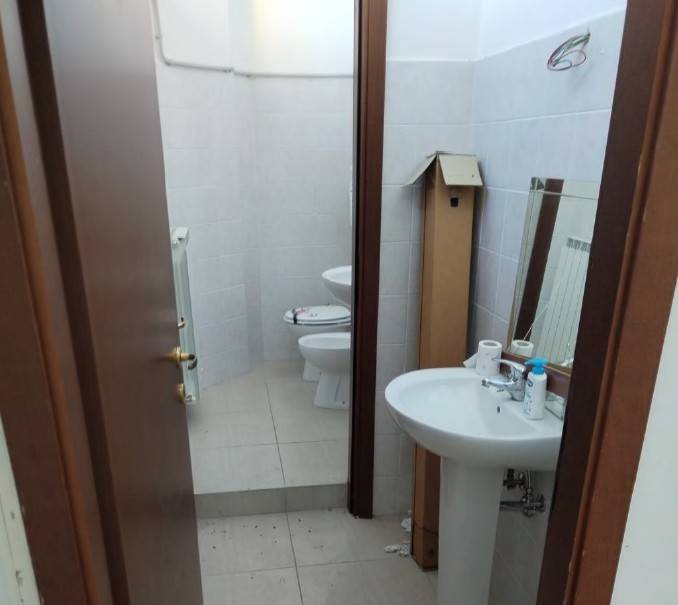 Locale commerciale in vendita a Giulianova, Colleranesco