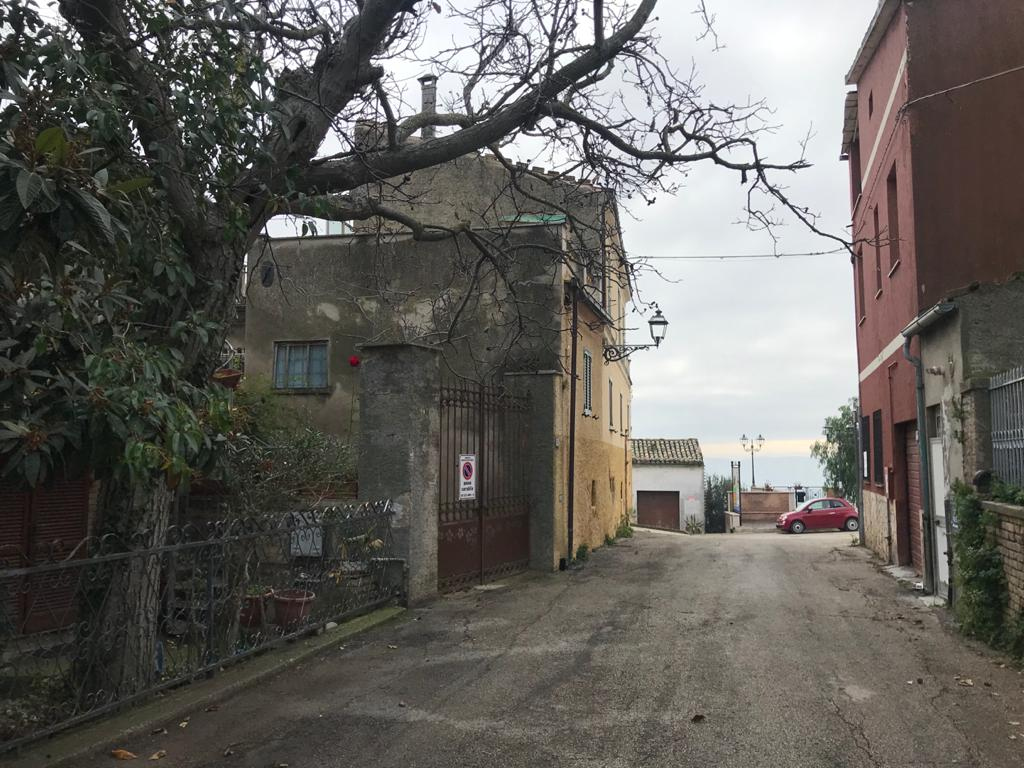 Villette a schiera in vendita a Mosciano Sant'Angelo, Montone