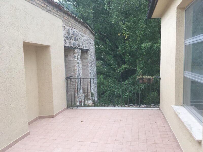 Palazzo in vendita a Isola del Gran Sasso d'Italia, centro storico