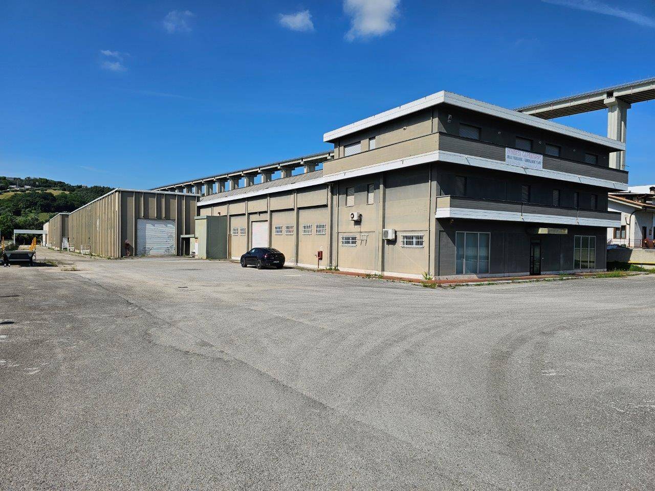 Capannone in vendita a Tortoreto, Salino