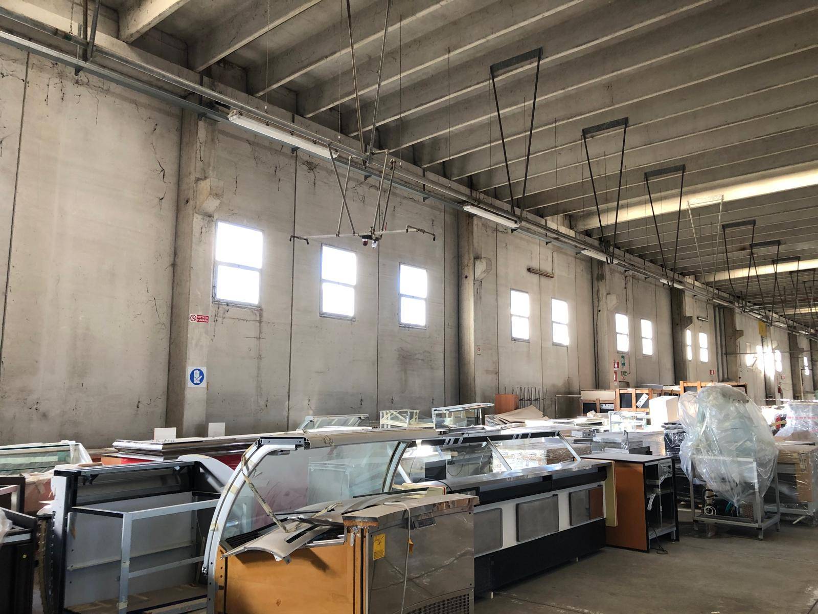 Capannone in vendita a Tortoreto, Salino