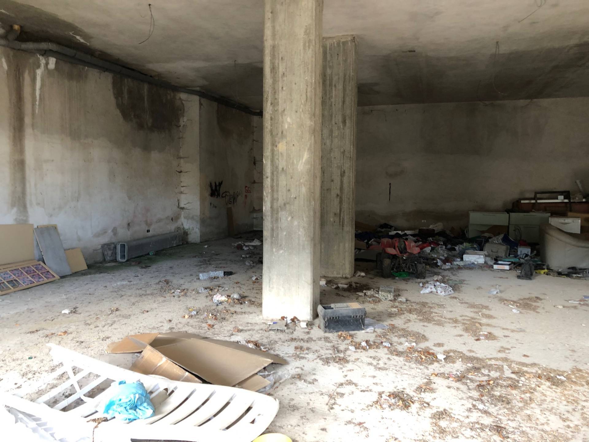 Locale commerciale in vendita a Tortoreto, Tortoreto Alta