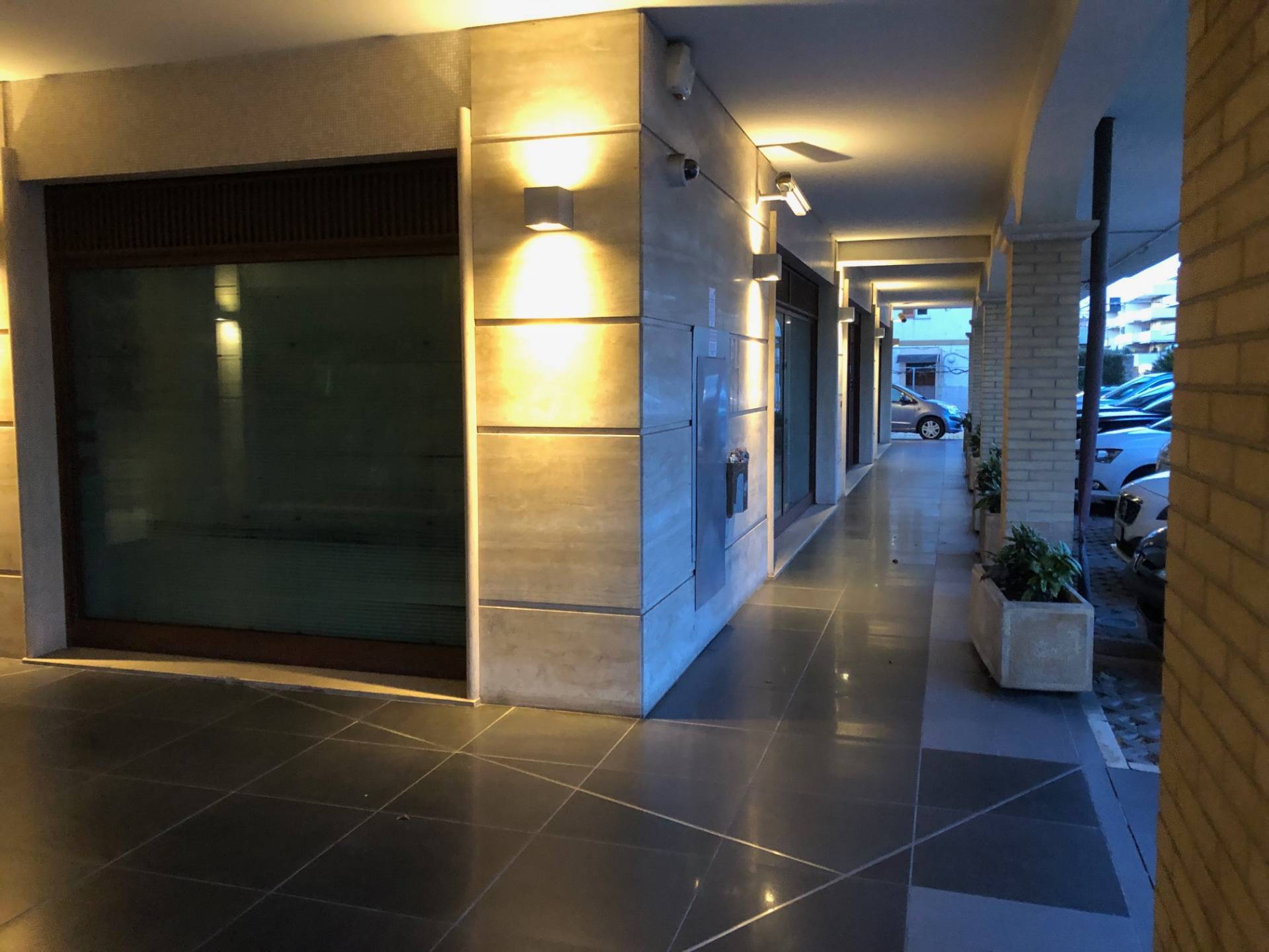 Locale commerciale in vendita a Silvi, Silvi Marina